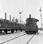 836725 Afbeelding van een diesel-electrische locomotor (serie 200/300, sikken ) van de N.S. tijdens het heuvelen van ...